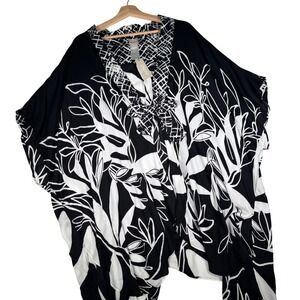 Chico's NWT Leaf Print Shirttail Hem Ruana Black White Covering Wrap S/M
